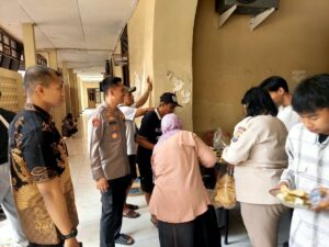Mbminvestigasi.com | Hangatnya Jumat Berkah di Polres Kediri Kota, Polisi dan Warga Duduk Bersama