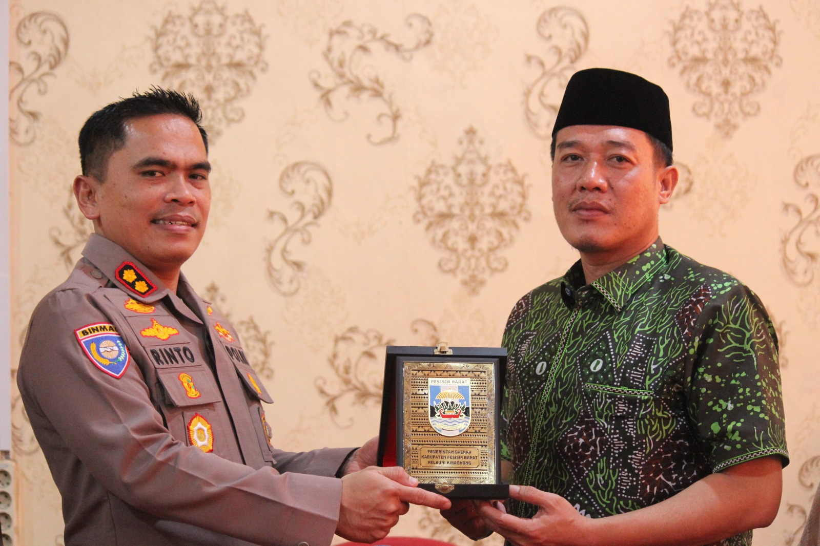 Mbminvestigasi.com | Perkuat Sinergitas, Kapolres Pesisir Barat Sambut Kunjungan Bupati dan Wakil Bupati di Mapolres