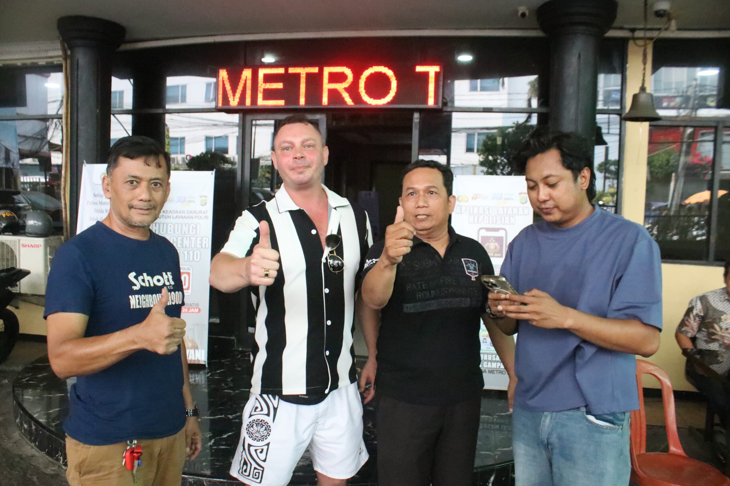 Mbminvestigasi.com | Earphone WN Polandia Hilang Dicuri, Polsek Metro Tamansari Bergerak Cepat Amankan Pelaku, Korban Beri Apresiasi