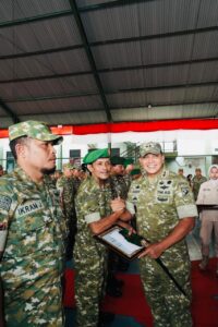 Mbminvestigasi.com | Pendekatan Prajurit Berbuah Kepercayaan, Masyarakat Sukarela Serahkan 75 Senjata Mbminvestigasi.com | Pendekatan Prajurit Berbuah Kepercayaan, Masyarakat Sukarela Serahkan 75 Senjata