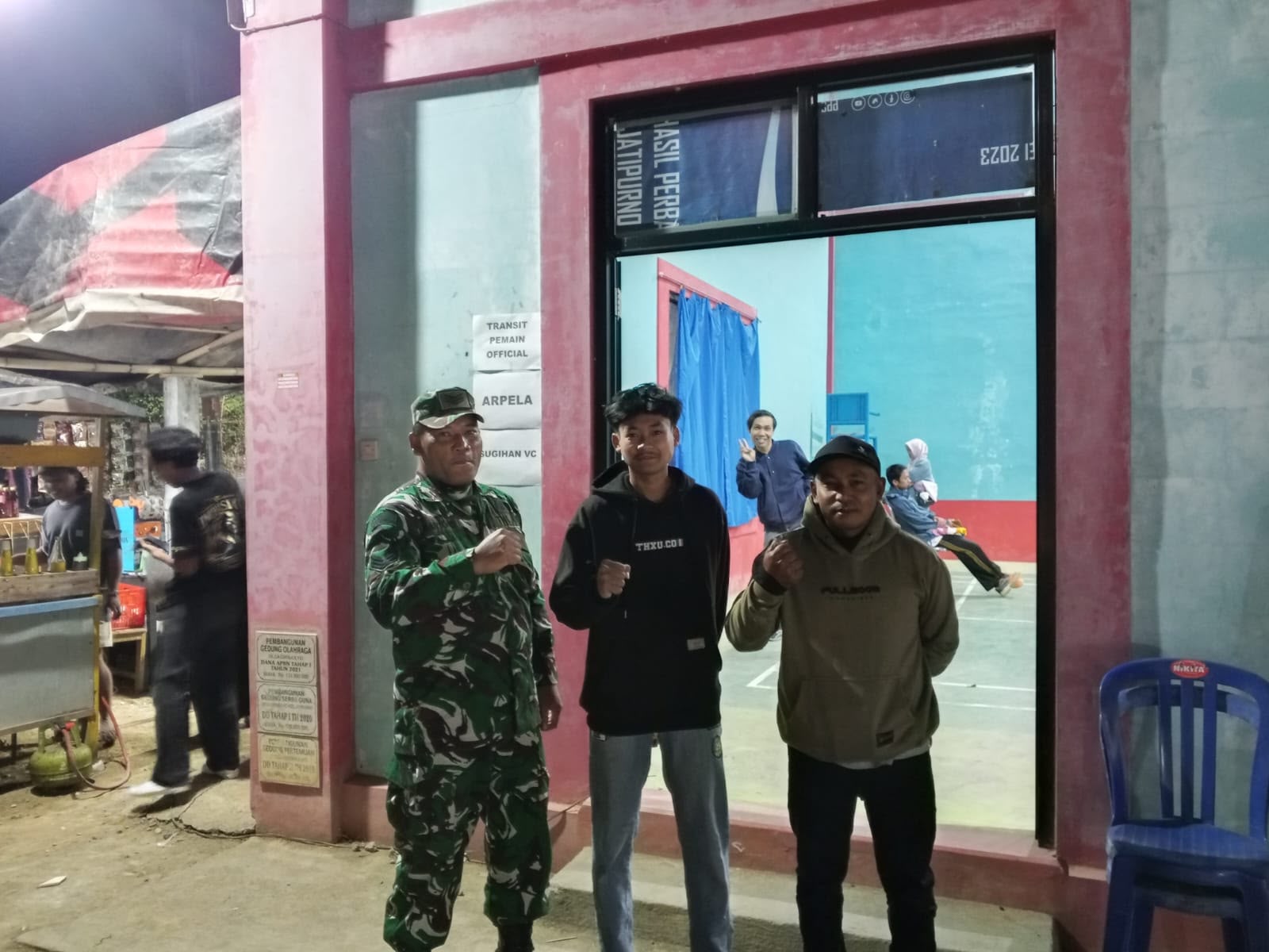 Mbminvestigasi.com | Jaga Kamtibmas, Babinsa Dan Linmas Patroli Malam Sasar Permukiman