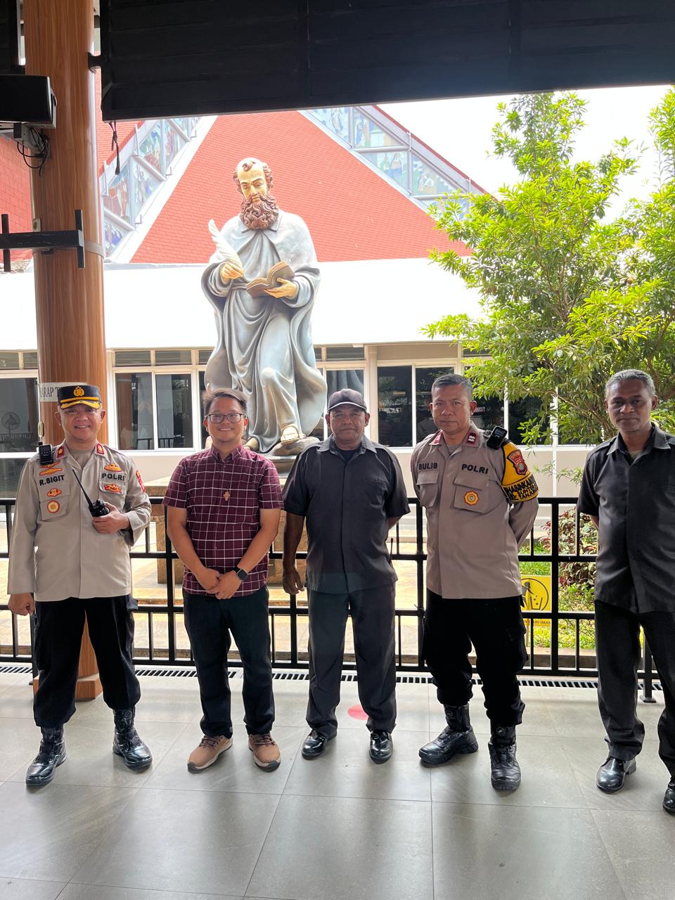 Mbminvestigasi.com | Kapolsek Tanjung Priok Sambangi Gereja Santo Lukas, Pastikan Ibadah Berlangsung Aman dan Kondusif Mbminvestigasi.com | Kapolsek Tanjung Priok Sambangi Gereja Santo Lukas, Pastikan Ibadah Berlangsung Aman dan Kondusif