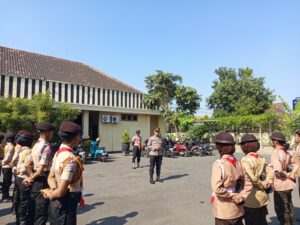 Mbminvestigasi.com | Saka Bhayangkara Kediri Kota Dibekali Kedisiplinan, Jadi Generasi Muda yang Tangguh dan Bijak Bermedia Sosial