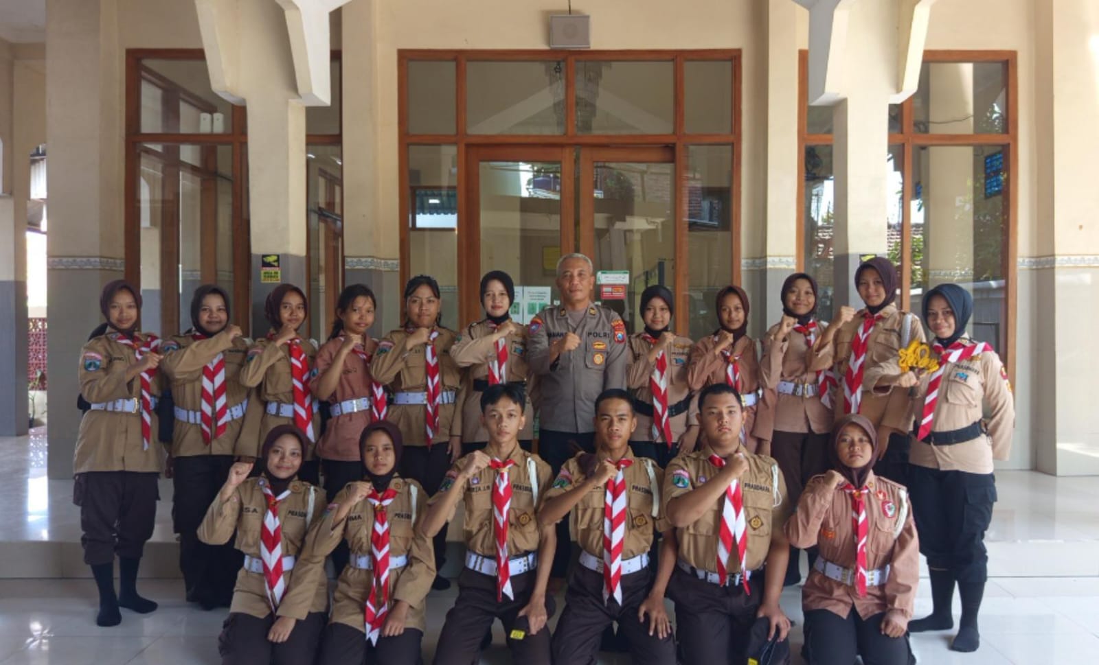 Mbminvestigasi.com | Saka Bhayangkara Kediri Kota Dibekali Kedisiplinan, Jadi Generasi Muda yang Tangguh dan Bijak Bermedia Sosial