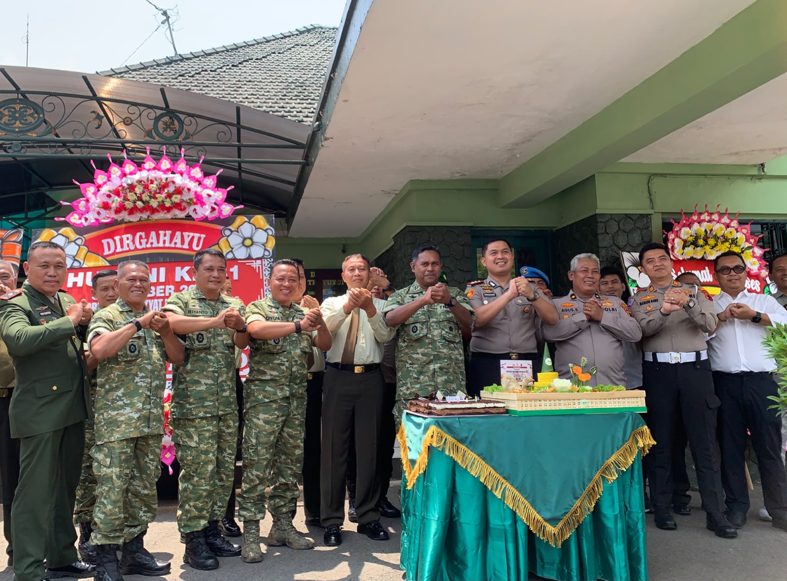Mbminvestigasi.com | Kapolres Wonogiri Bersama PJU Beri Kejutan "Serbu" Markas Kodim di HUT TNI ke-81