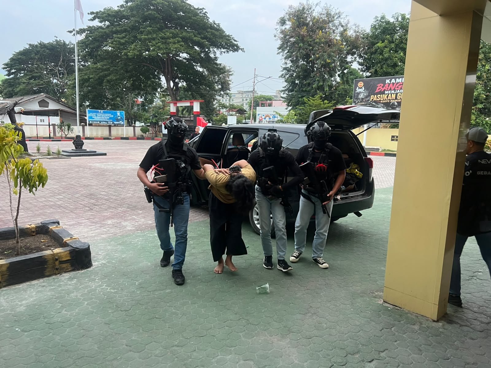 Mbminvestigasi.com | Densus 88 Tangkap 11 Tersangka Terorisme, Ada Temuan Latihan Tembak