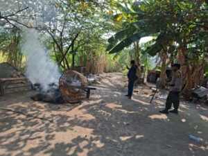 Mbminvestigasi.com | Polsek Waru Bongkar Arena Sabung Ayam di Bungurasih Utara