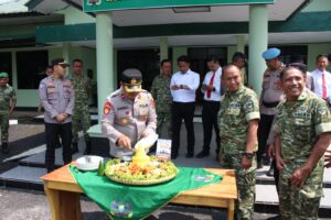Mbminvestigasi.com | Polres Pesisir Barat Berikan Kejutan HUT ke-81 TNI, Perkuat Sinergitas TNI-Polri