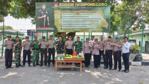Mbminvestigasi.com | Bikin Haru! Kapolres Boyolali Datang Bawa Tumpeng, Kejutkan Dandim di HUT ke-81 TNI