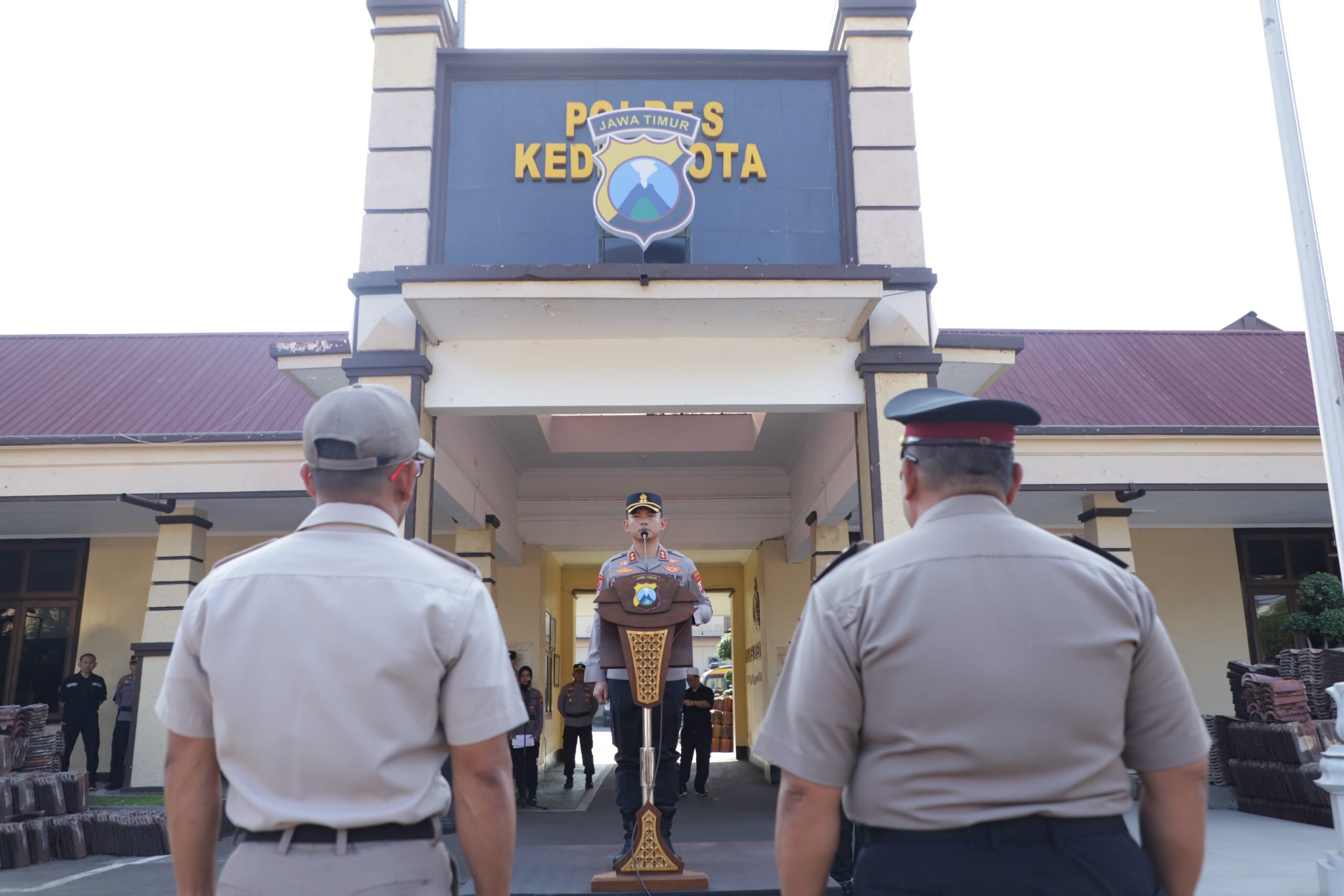 Mbminvestigasi.com | Kenaikan Pangkat Jadi Momentum Tingkatkan Pengabdian, Kapolres Kediri Kota Tekankan Profesionalisme dan Keteladanan