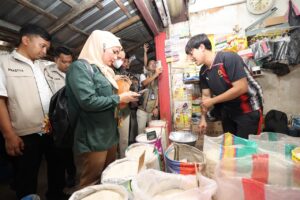 Mbminvestigasi.com | Polda Jatim Pantau Stok dan Harga Beras di Tiga Pasar, Pasokan Terpantau Aman