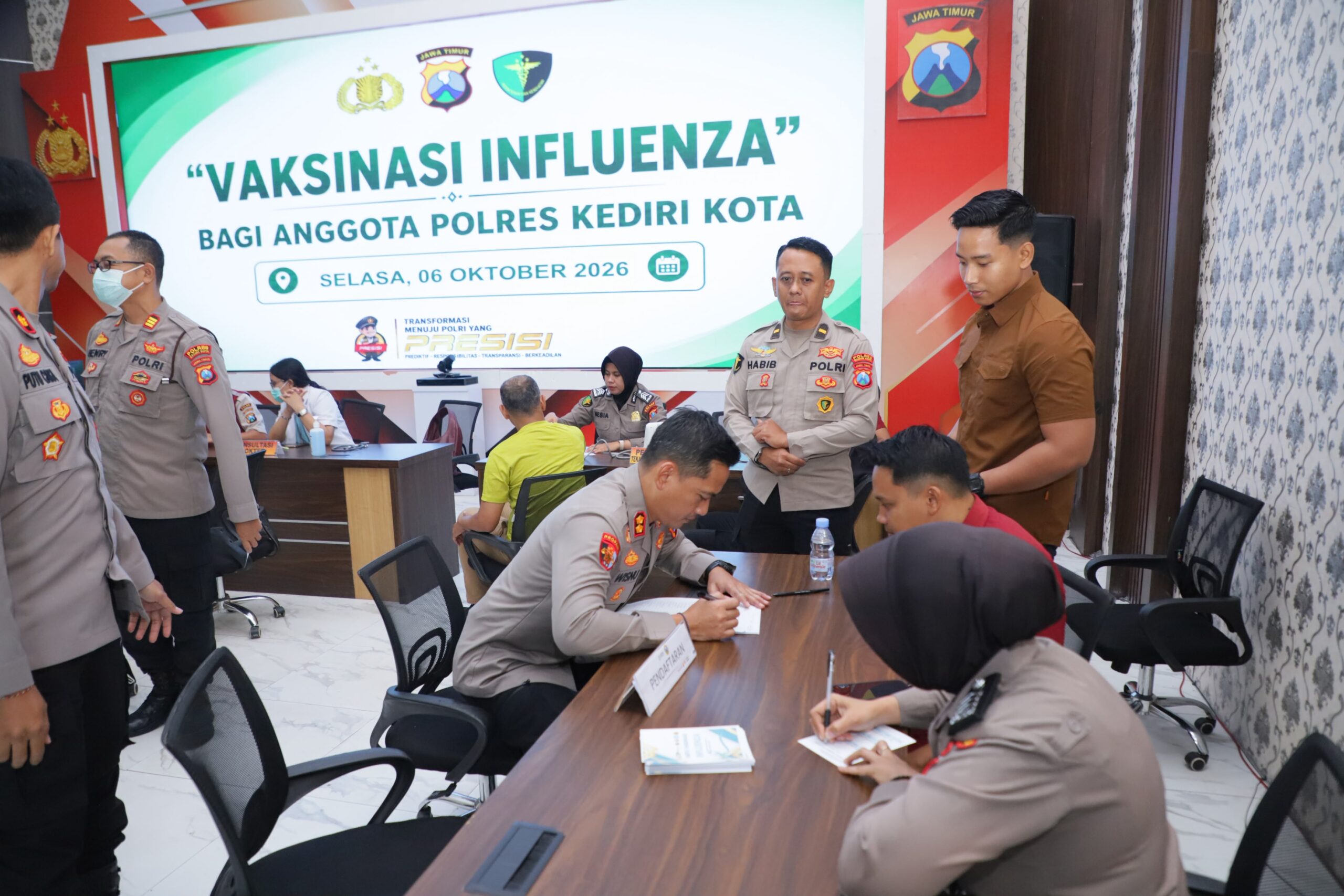 Mbminvestigasi.com | Polres Kediri Kota Perkuat Kesehatan Personel melalui Vaksinasi Influenza