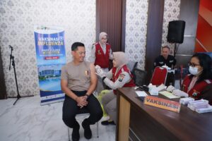 Mbminvestigasi.com | Polres Kediri Kota Perkuat Kesehatan Personel melalui Vaksinasi Influenza