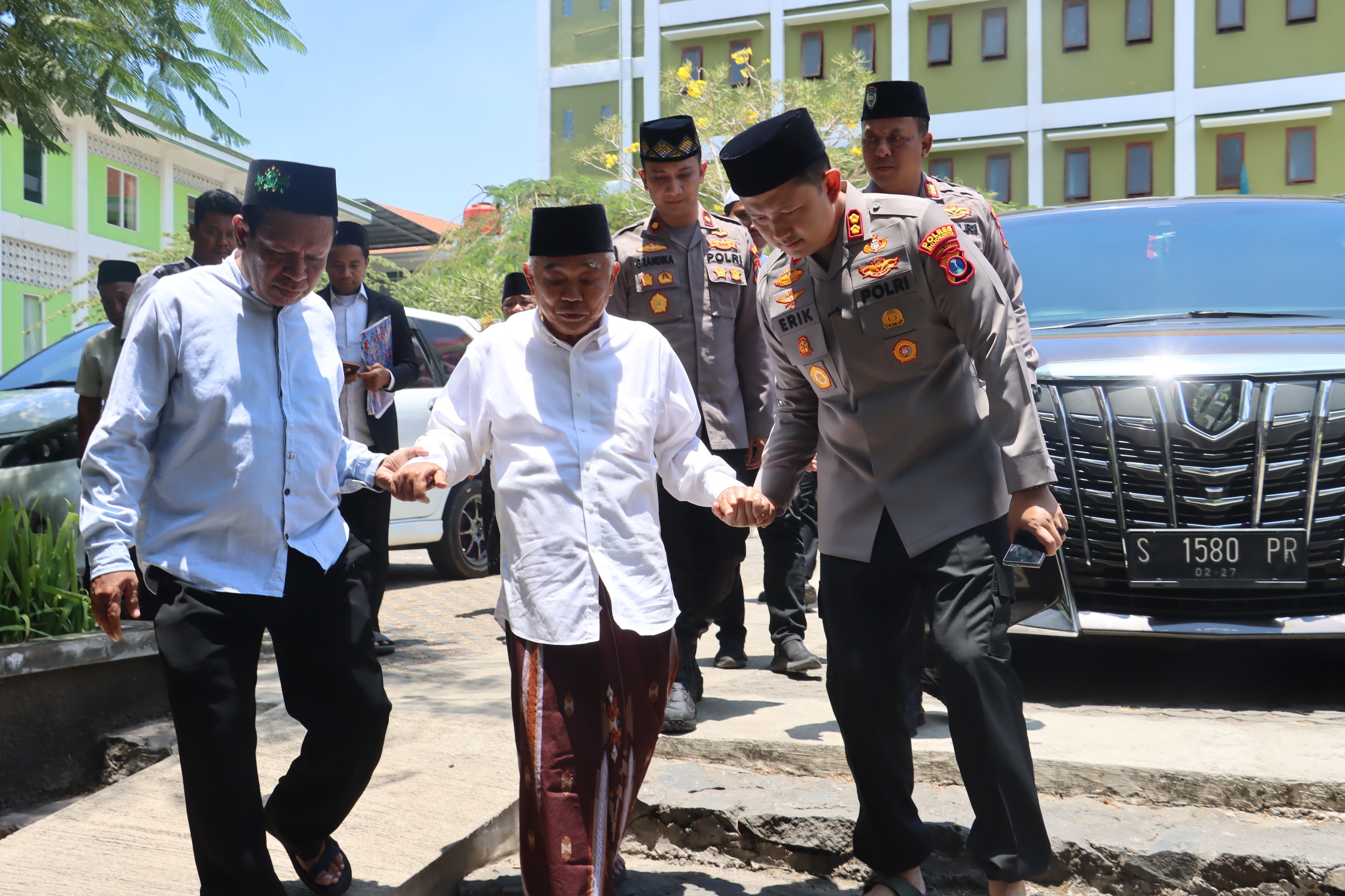 Mbminvestigasi.com | Polres Mojokerto Gandeng Ulama, Silaturahmi ke Ponpes Amanatul Ummah Perkuat Kondusivitas