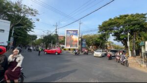 Mbminvestigasi.com | Satlantas Polres Kediri Kota Evaluasi Durasi Traffic Light di Simpang Empat Veteran