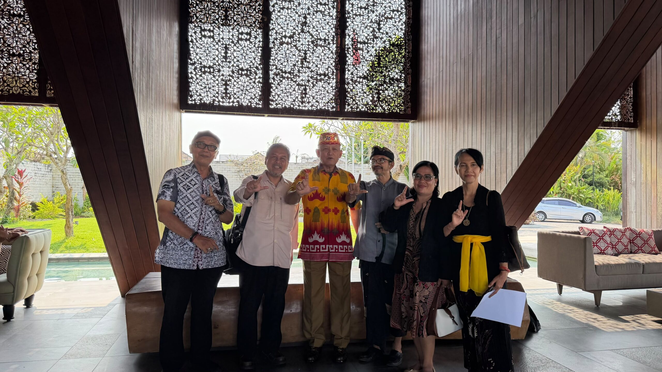 Mbminvestigasi.com | Hadiri Festival Budaya Kerajaan Klungkung, Ketua Dewan Pembina DPP PWDPI Disambut Hangat DPW Bali