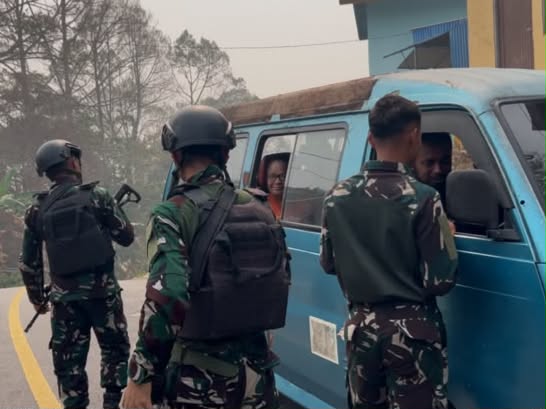 Mbminvestigasi.com | Satgas Yonif 147/KGJ Pos Kramamongga Gelar Sweeping Kendaraan Jaga Stabilitas Keamanan Mbminvestigasi.com | Satgas Yonif 147/KGJ Pos Kramamongga Gelar Sweeping Kendaraan Jaga Stabilitas Keamanan