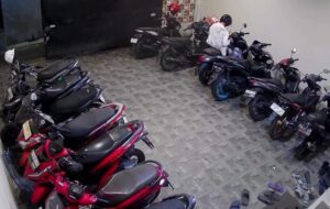 Mbminvestigasi.com | Kunci Tertinggal di Dasbor, Honda Scoopy dari Kos Krukut, Polisi Amankan Terduga Pelaku