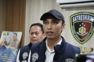 Mbminvestigasi.com | Baru Sehari Bekerja, Wanita Apoteker Ini Ditangkap di Jawa Tengah, Gasak Uang Rp20 Juta dan iPhone di Apotek Jakbar
