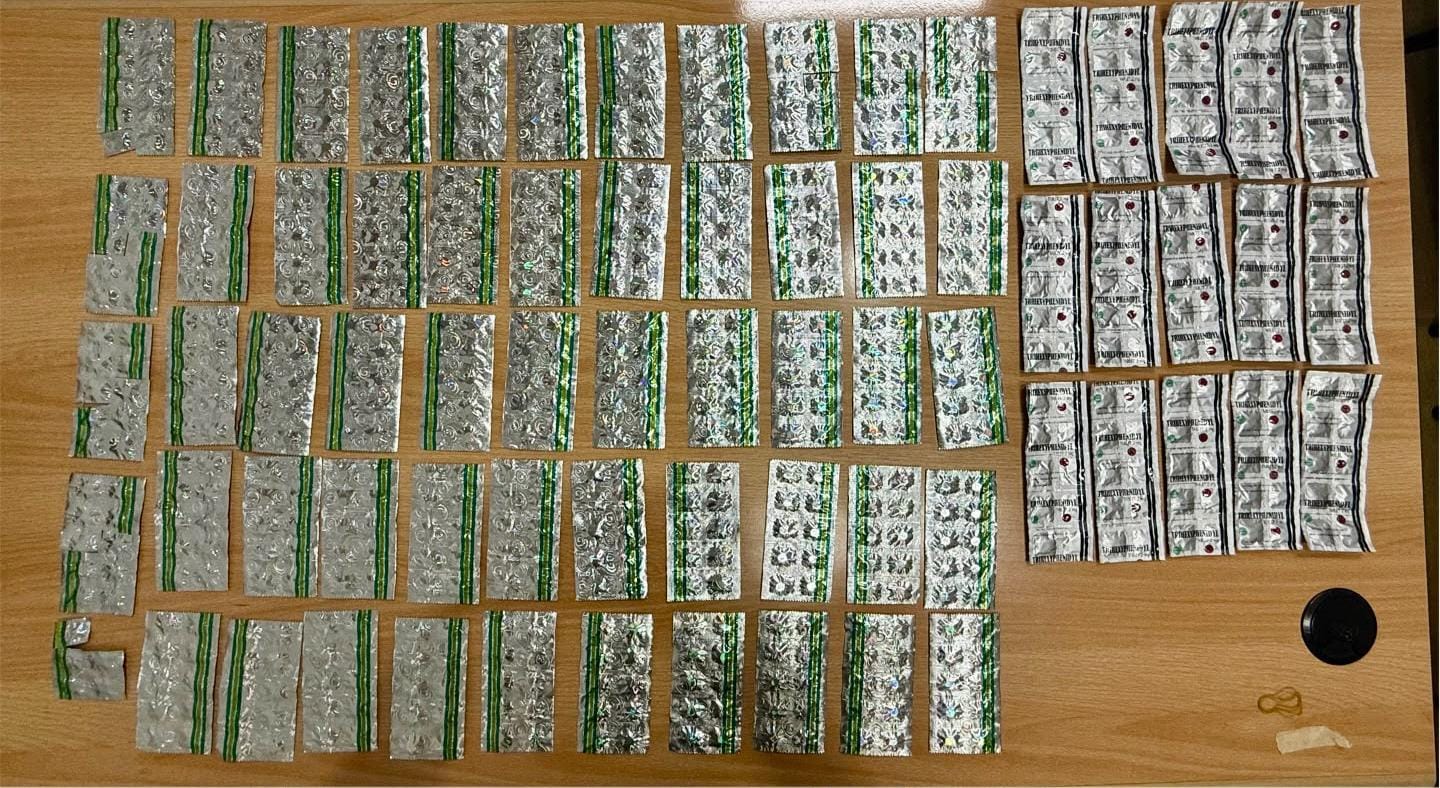 Mbminvestigasi.com | Polsek Tambora Ungkap Dugaan Peredaran Obat Keras di Kalianyar, 1.065 Butir Pil Disita Mbminvestigasi.com | Polsek Tambora Ungkap Dugaan Peredaran Obat Keras di Kalianyar, 1.065 Butir Pil Disita