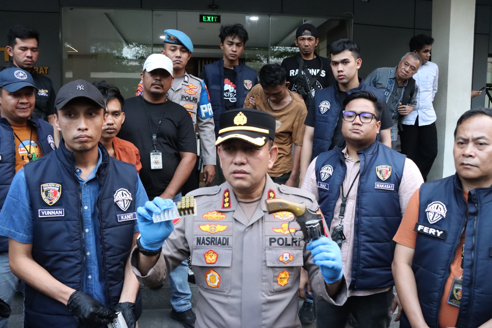 Mbminvestigasi.com | Bersenjata Api Saat Beraksi, Dua Residivis Curanmor Dibekuk Polres Jakbar dan Dilumpuhkan Dengan Timah Panas di Lampung Timur Mbminvestigasi.com | Bersenjata Api Saat Beraksi, Dua Residivis Curanmor Dibekuk Polres Jakbar dan Dilumpuhkan Dengan Timah Panas di Lampung Timur