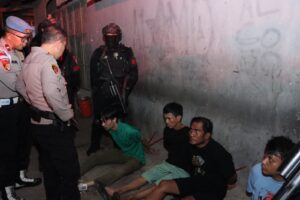 Mbminvestigasi.com | Pasca-Pembersihan Kampung Ambon, Polres Jakbar Amankan Delapan Orang Diduga Hendak Transaksi Narkoba