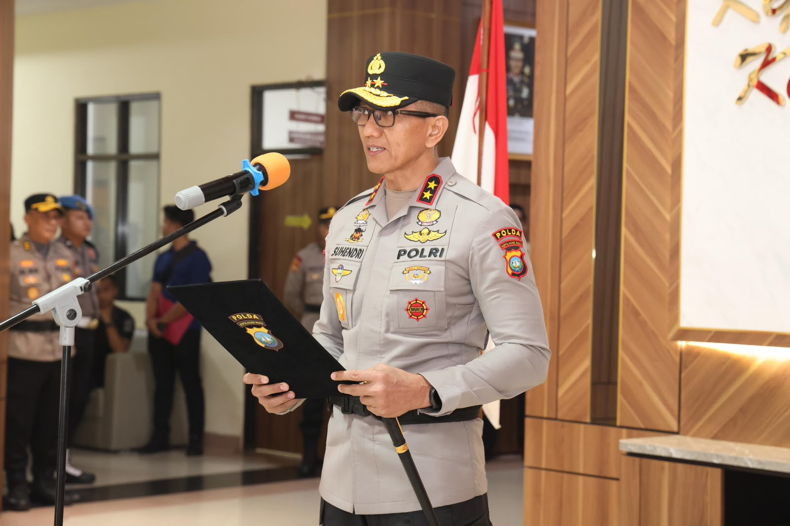 Mbminvestigasi.com | KAPOLDA KEPRI PIMPIN SERTIJAB SEJUMLAH PEJABAT UTAMA POLDA KEPRI Mbminvestigasi.com | KAPOLDA KEPRI PIMPIN SERTIJAB SEJUMLAH PEJABAT UTAMA POLDA KEPRI