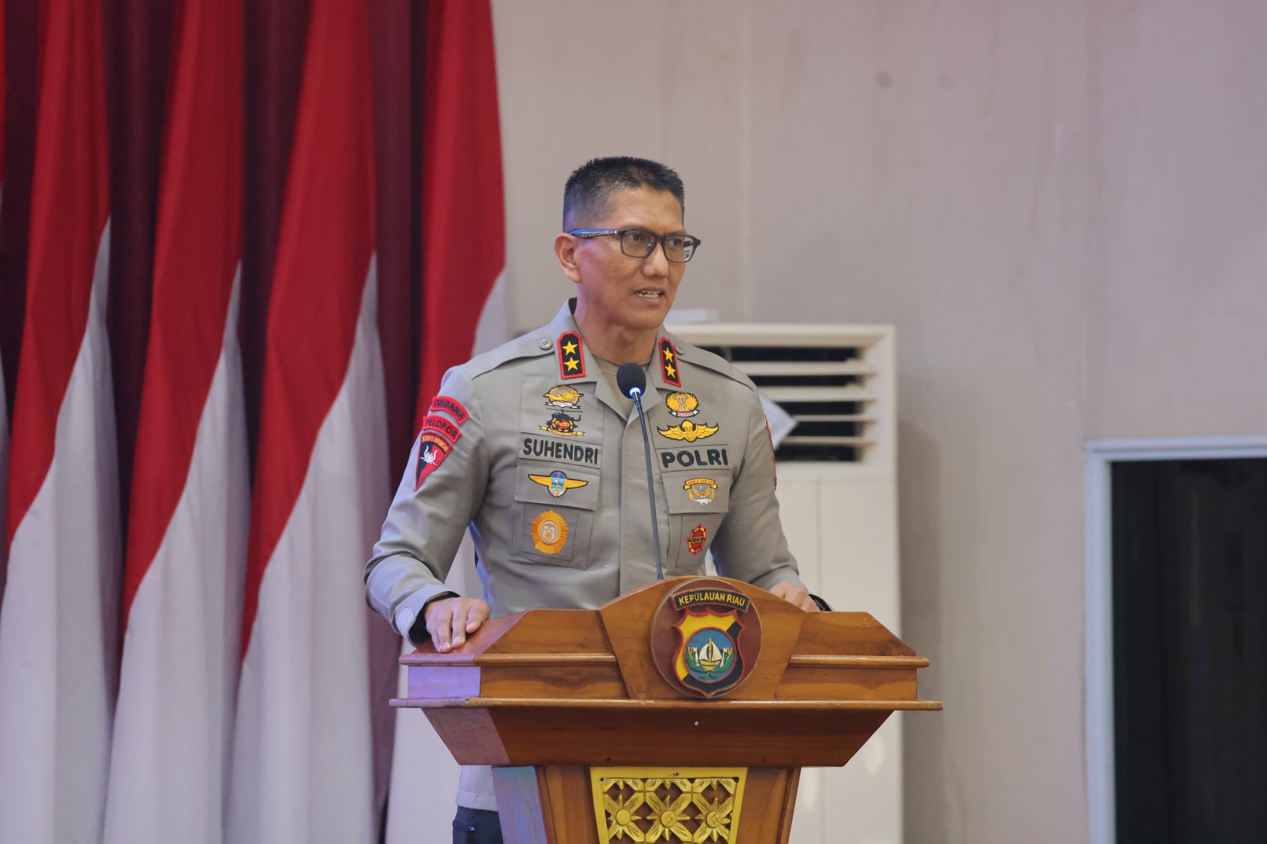 Mbminvestigasi.com | KAPOLDA KEPRI TEKANKAN PELAYANAN PUBLIK DAN PENGUATAN KAMTIBMAS DALAM KENAL PAMIT PJU POLDA KEPRI Mbminvestigasi.com | KAPOLDA KEPRI TEKANKAN PELAYANAN PUBLIK DAN PENGUATAN KAMTIBMAS DALAM KENAL PAMIT PJU POLDA KEPRI