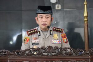 Mbminvestigasi.com | Jadi Khatib Salat Jumat di Masjid Agung Al Muchlishin, Kapolres Jakbar Kombes Pol Nasriadi Ajak Jemaah Perkuat Iman dan Kepedulian Sosial