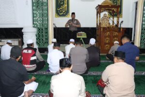 Mbminvestigasi.com | Subuh Keliling di Palmerah, Wakapolres Jakbar AKBP Rezi Dharmawan Pererat Silaturahmi dan Ajak Warga Jaga Kamtibmas