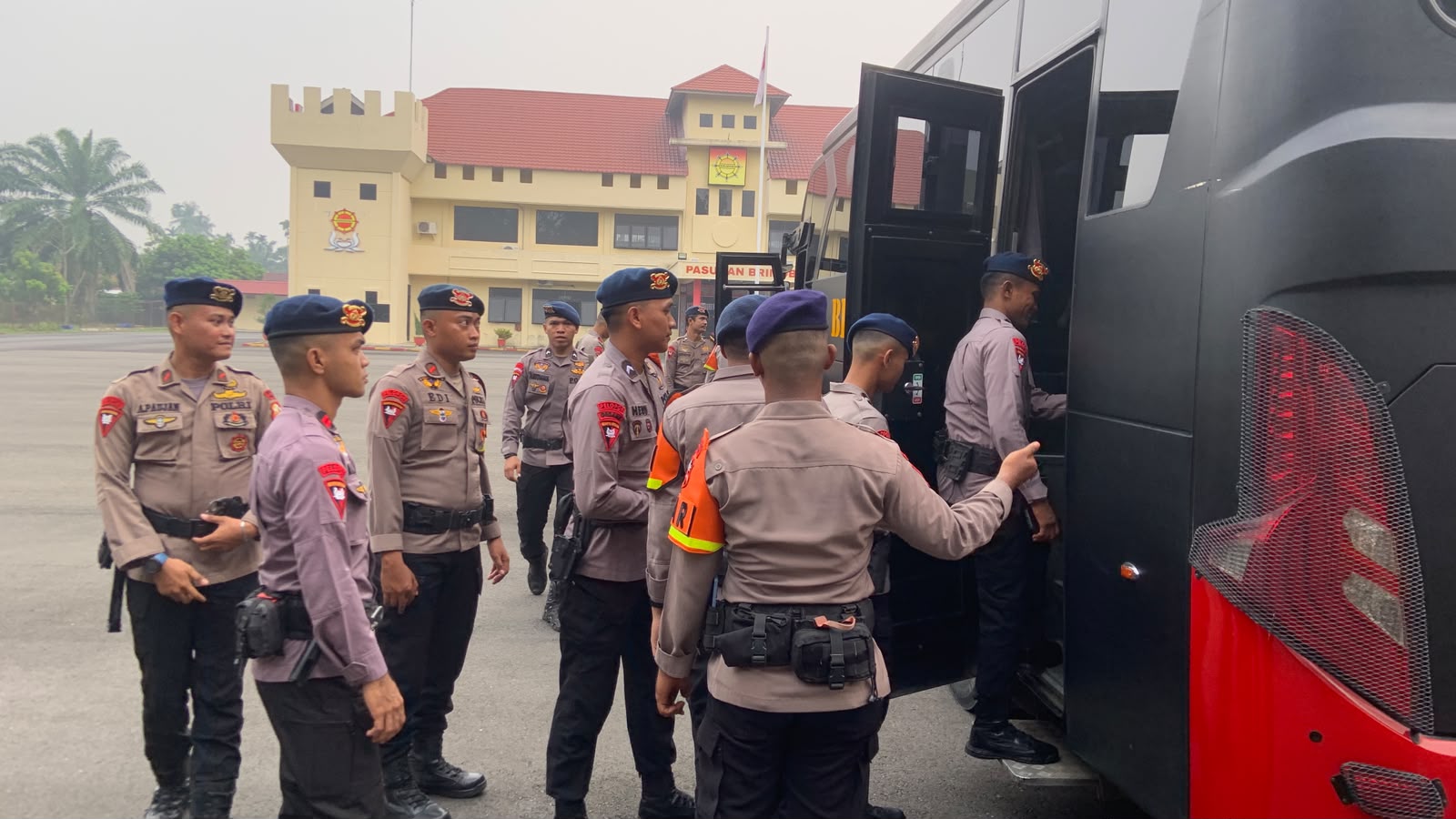 Mbminvestigasi.com | Polri Terus Perkuat Penanganan Karhutla, Tambahan Personel Brimob Dikirim dari Luar Daerah Mbminvestigasi.com | Polri Terus Perkuat Penanganan Karhutla, Tambahan Personel Brimob Dikirim dari Luar Daerah