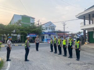Mbminvestigasi.com | Tingkatkan Pelayanan Prima, Kapolres Pesisir Barat AKBP Rinto Haivan Simbolon Pimpin Langsung Pengamanan dan Pengaturan Lalin di Simpang Tugu Tuhuk
