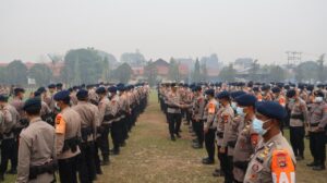 Mbminvestigasi.com | 10 Personel Pusdokkes Polri dan 200 Brimob NTB Perkuat Penanganan Karhutla di Kalteng, Kapolda: Fokus di 6 Wilayah Rawan