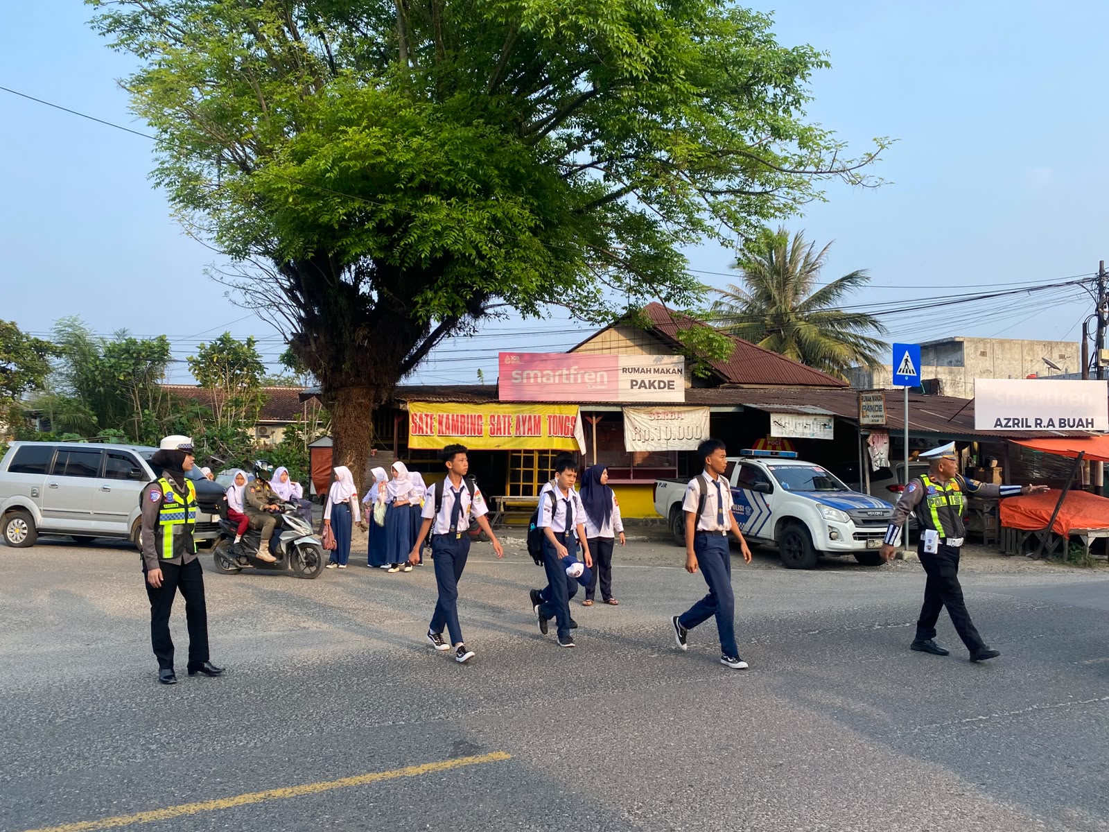 Mbminvestigasi.com | Tingkatkan Pelayanan Prima, Kapolres Pesisir Barat AKBP Rinto Haivan Simbolon Pimpin Langsung Pengamanan dan Pengaturan Lalin di Simpang Tugu Tuhuk