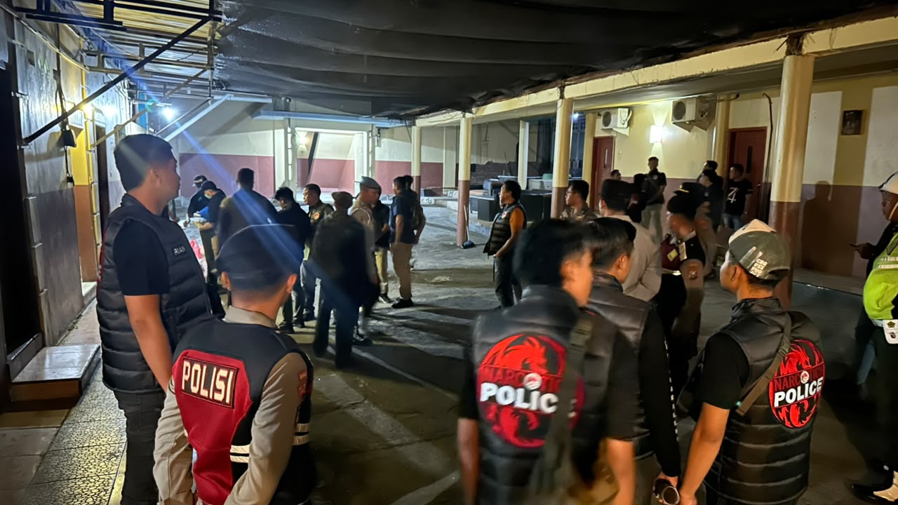 Mbminvestigasi.com | Perangi Narkoba, Polres Lumajang Sita Lima Klip Sabu di Tempat Hiburan Malam