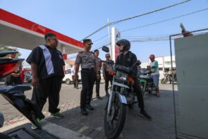 Mbminvestigasi.com | Cek Langsung Tiga SPBU, Kapolres Kediri Kota Pastikan Stok BBM Aman dan Imbau Warga Tak Panic Buying