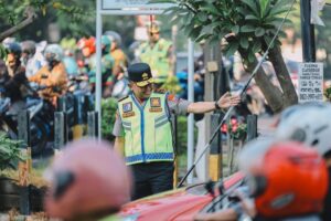 Mbminvestigasi.com | Kapolda Jatim Turun Langsung Pantau Pelayanan Lalu Lintas di Surabaya