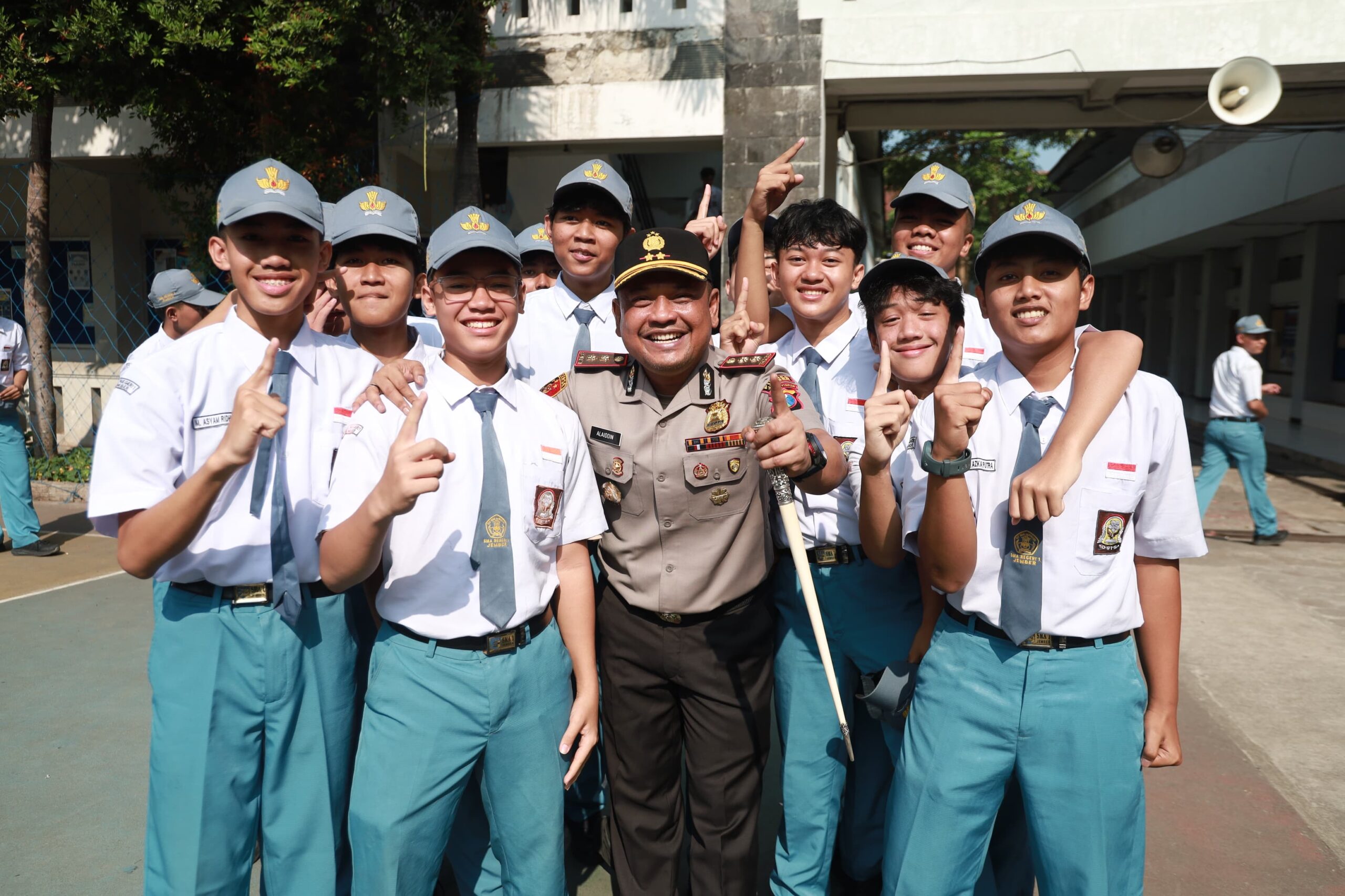 Mbminvestigasi.com | Polisi Bersama Masyarakat: Polres Jember Gandeng Sekolah Tegaskan Bijak Bermedsos dan Stop Bullying