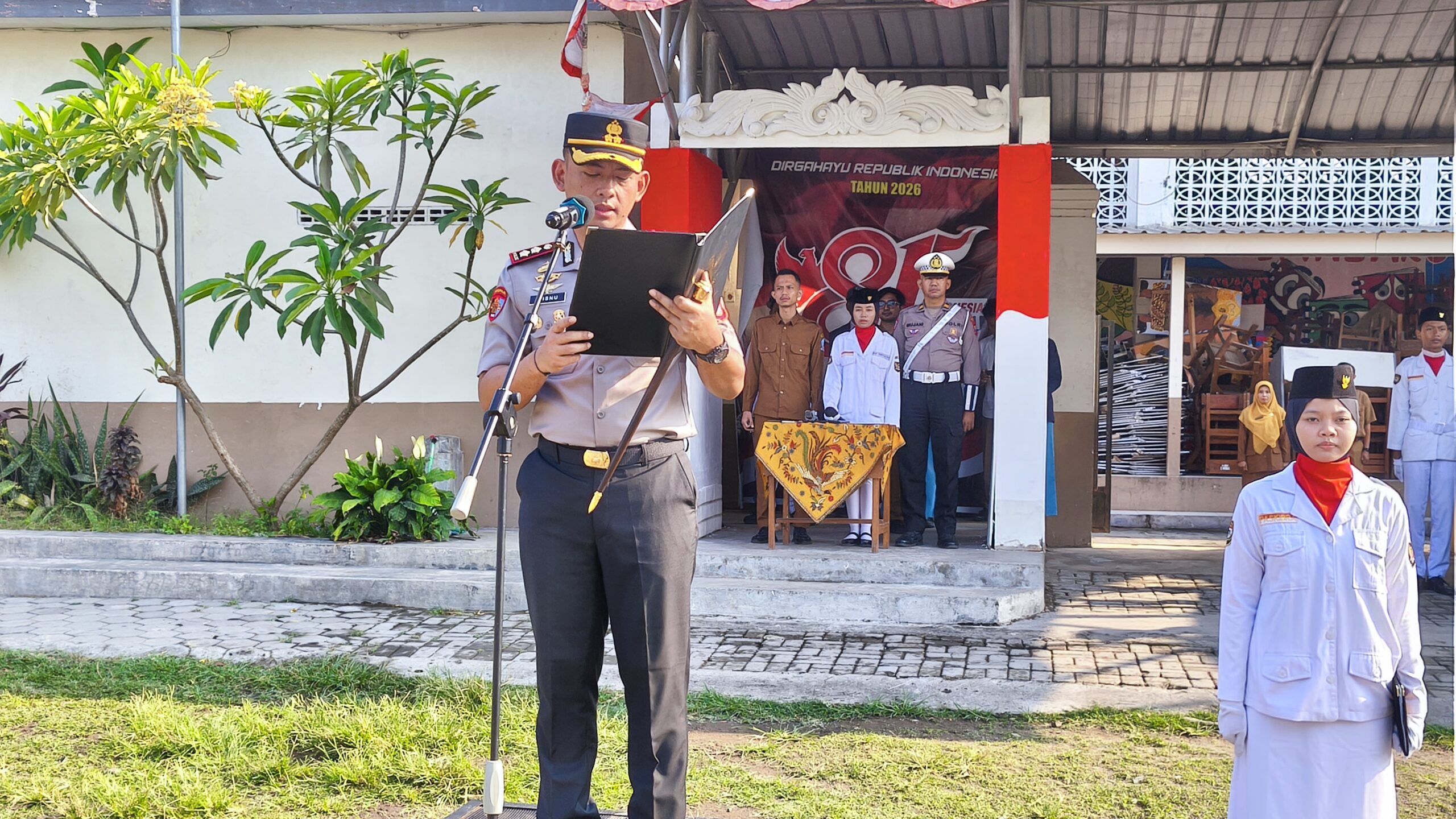 Mbminvestigasi.com | Enam Pesan Kapolres Kediri Kota untuk Pelajar: Jauhi Narkoba, Tolak Kekerasan, Raih Prestasi Mbminvestigasi.com | Enam Pesan Kapolres Kediri Kota untuk Pelajar: Jauhi Narkoba, Tolak Kekerasan, Raih Prestasi