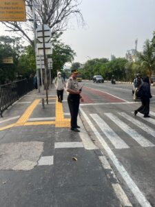 Mbminvestigasi.com | Polsek Tanjung Priok Hadir Sejak Pagi, Bantu Kelancaran Lalu Lintas dan Aktivitas Masyarakat