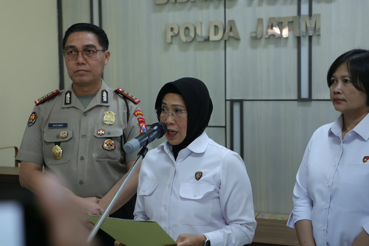 Mbminvestigasi.com | Polda Jatim Tegaskan Proses Hukum Kasus Penganiayaan Anak Berjalan Profesional, Pastikan Keadilan bagi Korban Mbminvestigasi.com | Polda Jatim Tegaskan Proses Hukum Kasus Penganiayaan Anak Berjalan Profesional, Pastikan Keadilan bagi Korban