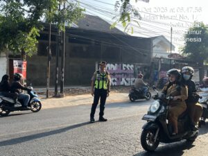 Mbminvestigasi.com | Polisi Hadir untuk Pelajar, Kapolres Kediri Kota Pastikan Aktivitas Pagi Berjalan Aman dan Lancar