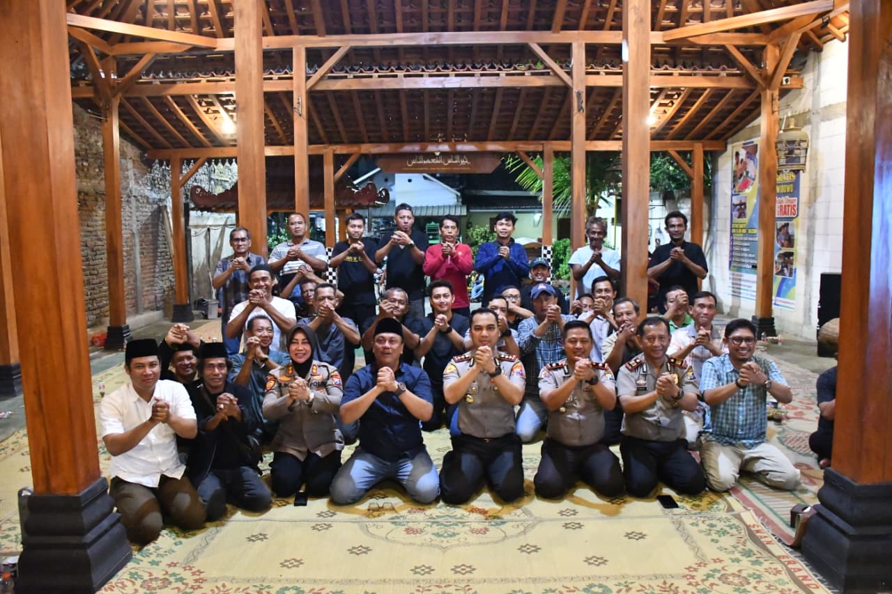 Mbminvestigasi.com | Polisi Bersama Masyarakat: Kapolres Madiun Kota Ngopi Bareng Warga,Serap Aspirasi Perkuat Kamtibmas Mbminvestigasi.com | Polisi Bersama Masyarakat: Kapolres Madiun Kota Ngopi Bareng Warga,Serap Aspirasi Perkuat Kamtibmas