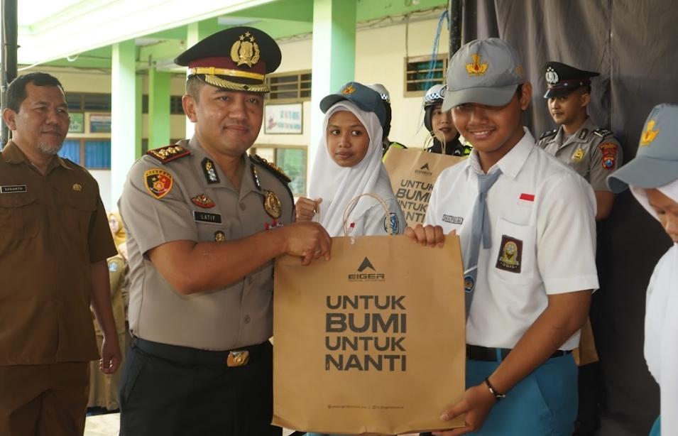 Mbminvestigasi.com | Polres Kediri Masuk Sekolah Bentengi Pelajar dari Bullying dan Bahaya Narkoba Mbminvestigasi.com | Polres Kediri Masuk Sekolah Bentengi Pelajar dari Bullying dan Bahaya Narkoba
