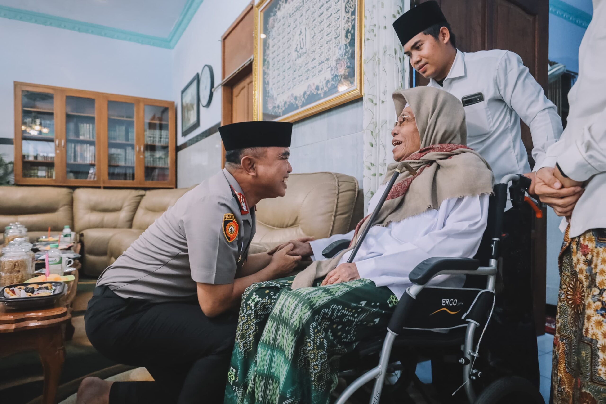Mbminvestigasi.com | Kapolda Jatim Irjen Pol Dekananto Eko Purwono Silaturahmi ke Sejumlah Ponpes di Kediri, Tanamkan Pesan Kamtibmas kepada Santri Mbminvestigasi.com | Kapolda Jatim Irjen Pol Dekananto Eko Purwono Silaturahmi ke Sejumlah Ponpes di Kediri, Tanamkan Pesan Kamtibmas kepada Santri