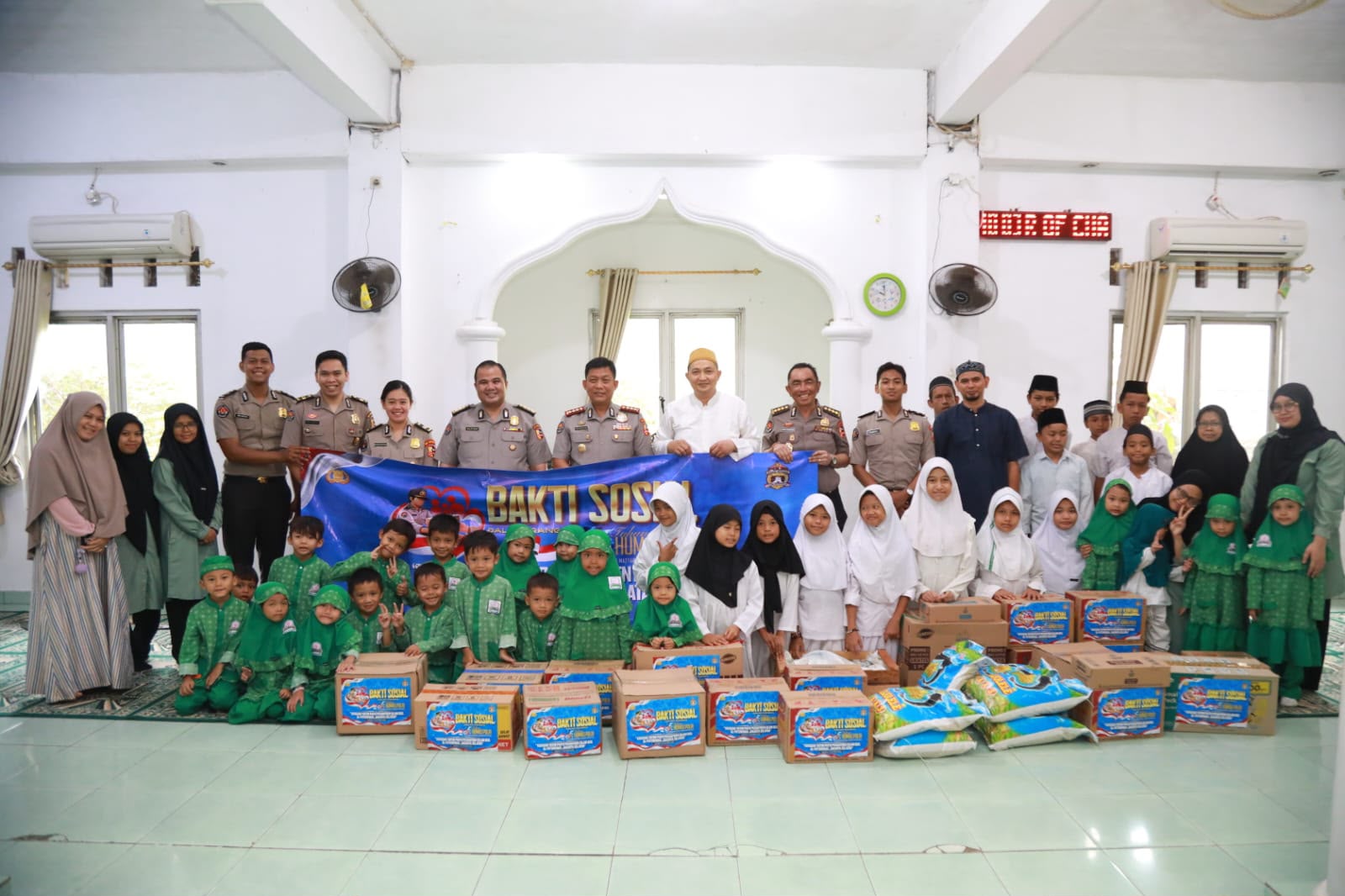 Mbminvestigasi.com | Hari Jadi ke-75 Humas Polri, Divhumas Polri Gelar Bakti Sosial untuk Lansia dan Anak Yatim Mbminvestigasi.com | Hari Jadi ke-75 Humas Polri, Divhumas Polri Gelar Bakti Sosial untuk Lansia dan Anak Yatim