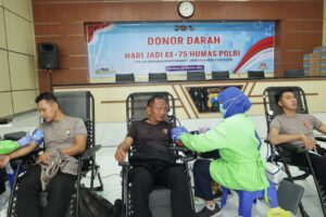 Mbminvestigasi.com | Polda Jatim dan Insan Pers Gelar Donor Darah, Wujud Sinergi Kemanusiaan di Hari Jadi ke-75 Humas Polri