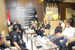 Mbminvestigasi.com | Kapolres Kediri Kota Terima Silaturahmi PSHT Parluh 16, Tegaskan Polri Netral dan Jaga Kondusivitas