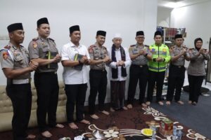 Mbminvestigasi.com | Kapolres Pasuruan Hadiri Pengajian Senenan di Ponpes Ngalah, Ajak Masyarakat Jaga Kamtibmas
