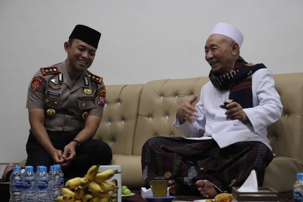 Mbminvestigasi.com | Kapolres Pasuruan Hadiri Pengajian Senenan di Ponpes Ngalah, Ajak Masyarakat Jaga Kamtibmas Mbminvestigasi.com | Kapolres Pasuruan Hadiri Pengajian Senenan di Ponpes Ngalah, Ajak Masyarakat Jaga Kamtibmas